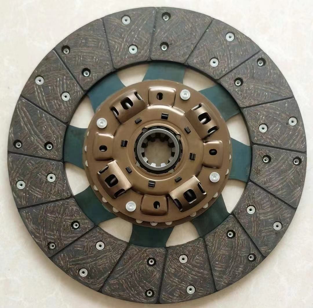 Le disque d'embrayage 350*10*38.4 FOTON OMAK ISF3.8 1106116101002/ 1601130-C72131/ 1601-00889